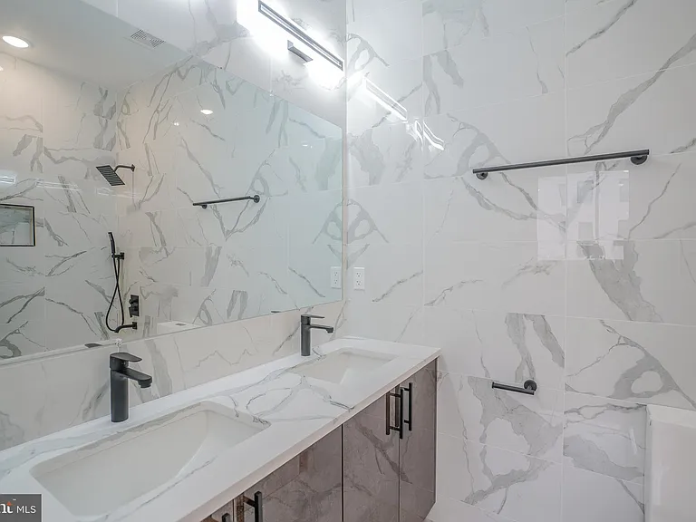 1503 N Front St #6 — Photo 11