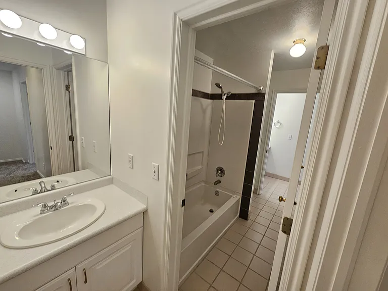 121 W 100 N — Photo 18