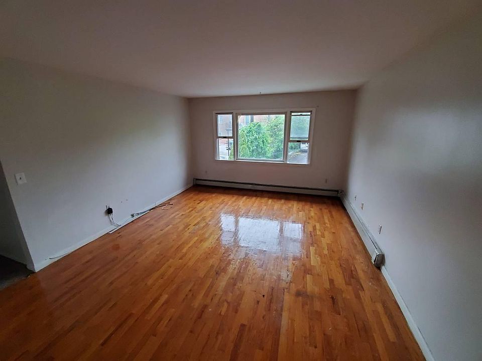 1st image of 76 Gibson Pl