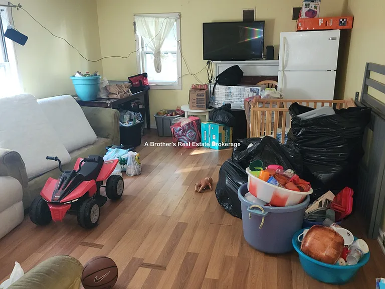 50 Oakdale Ave — Photo 9