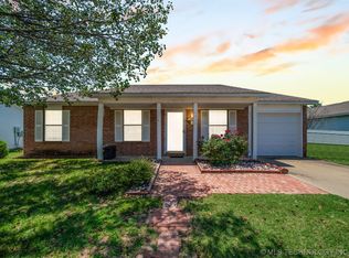 1927 Lexington Rd, Claremore, OK 74017