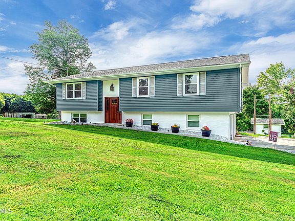 2nd image of 2761 Cedar Cir