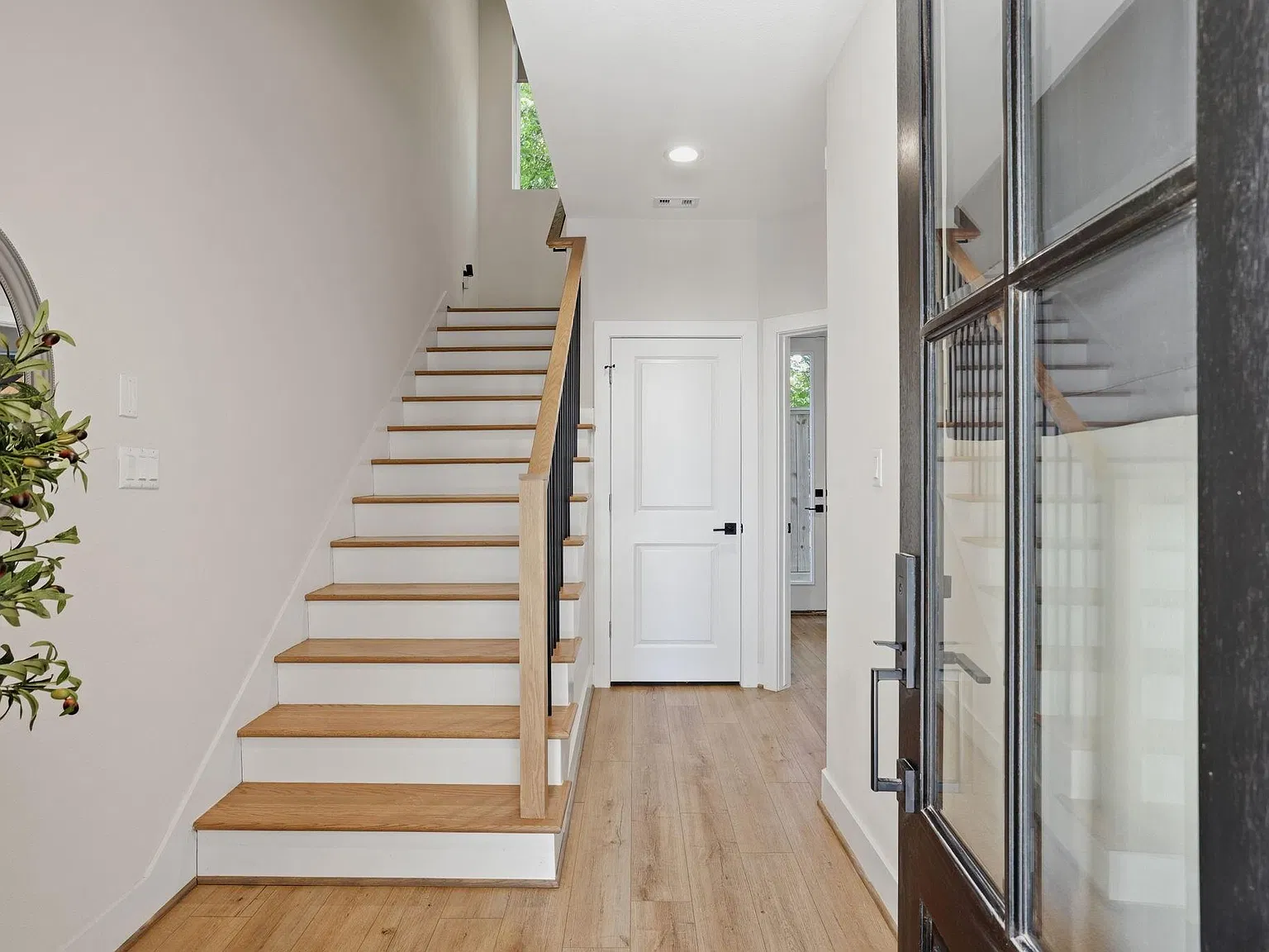3 bed, 3.5 bath, 1903 sqft, $2,650 — Photo 4