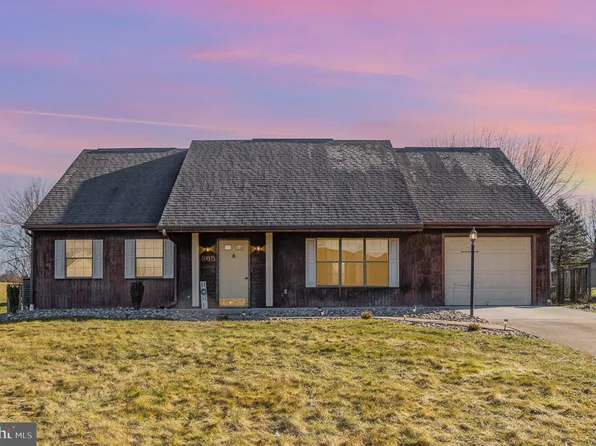 805 Fairlane Dr, Millersburg, PA 17061