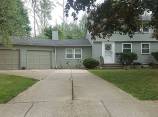 27 Cindy Dr, Williamsville, NY 14221