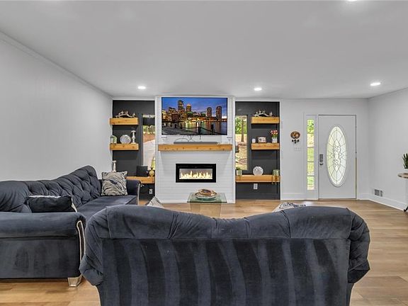 5th image of 3186 White Rd NE