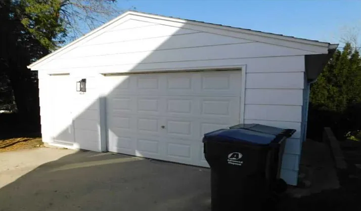 1.5 Car Garage