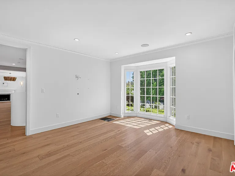 462 Warner Ave — Photo 29