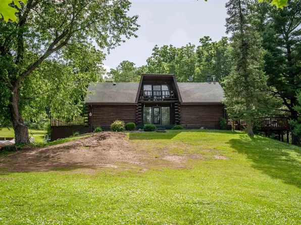 6147 Chucks Ct, Peosta, IA 52068