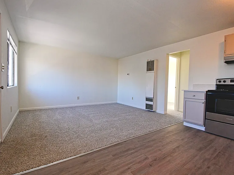 1142 E St — Photo 5