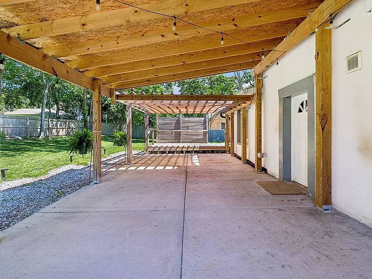 103 S Germantown Rd — Photo 3