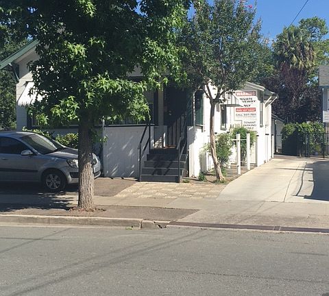 2nd image of 225 E Wyandotte St