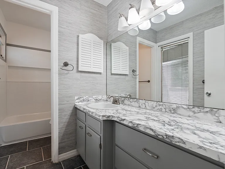 Hall Bath (2nd flr.)