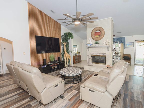 4th image of 9754 Crane Dr. #Arcadia Ridge