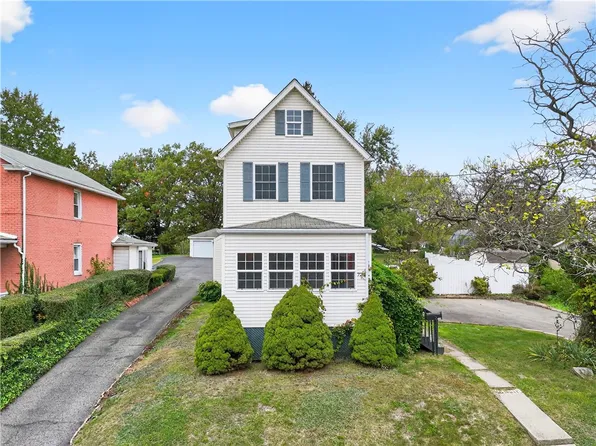725 Eastman St, West Mifflin, PA 15122