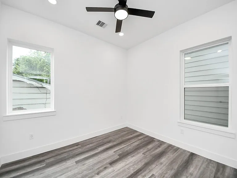 2709 Dennis St — Photo 24