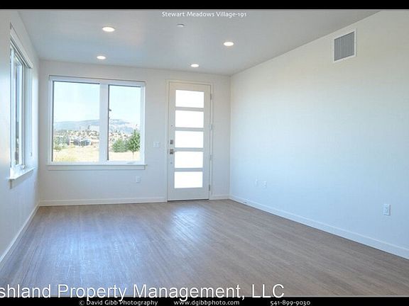 2nd image of 1590 Myers Ln #101