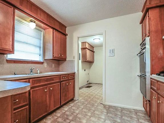4th image of 208 N Ave N