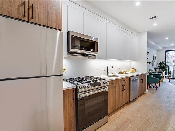 3rd image of 10 Brinkerhoff St #204