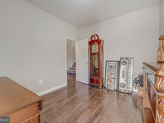 4th image of 9080 Sainsbury Ct