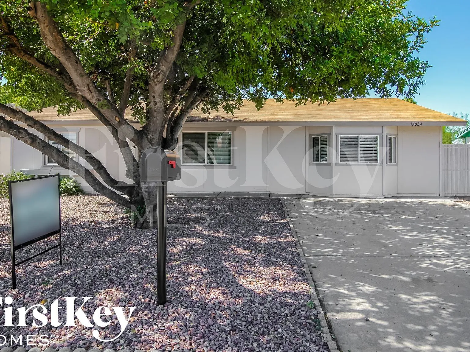 3 bed, 2.0 bath, 1358 sqft, $2,465 — Photo 2