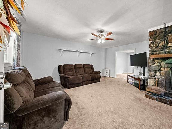 5th image of 109 Lakeview Cir