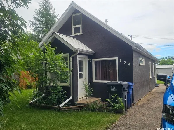 104 4th STREET E, Meadow Lake, SK S9X 1H4