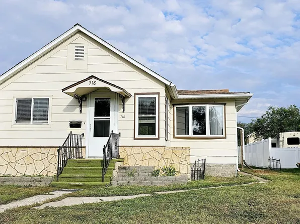 718 3rd Ave W, Williston, ND 58801
