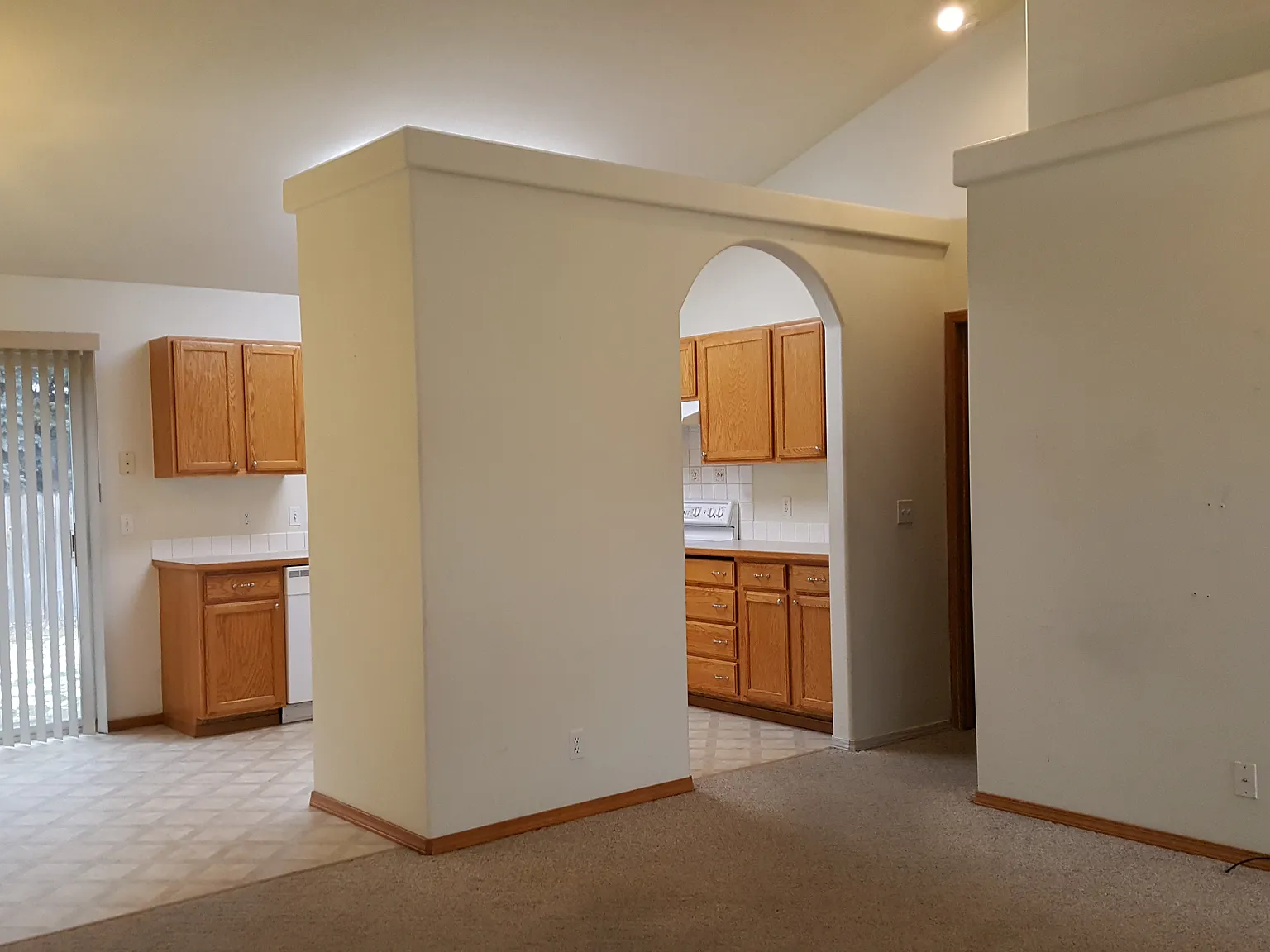 3 bed, 1129 sqft, $2,095 — Photo 1