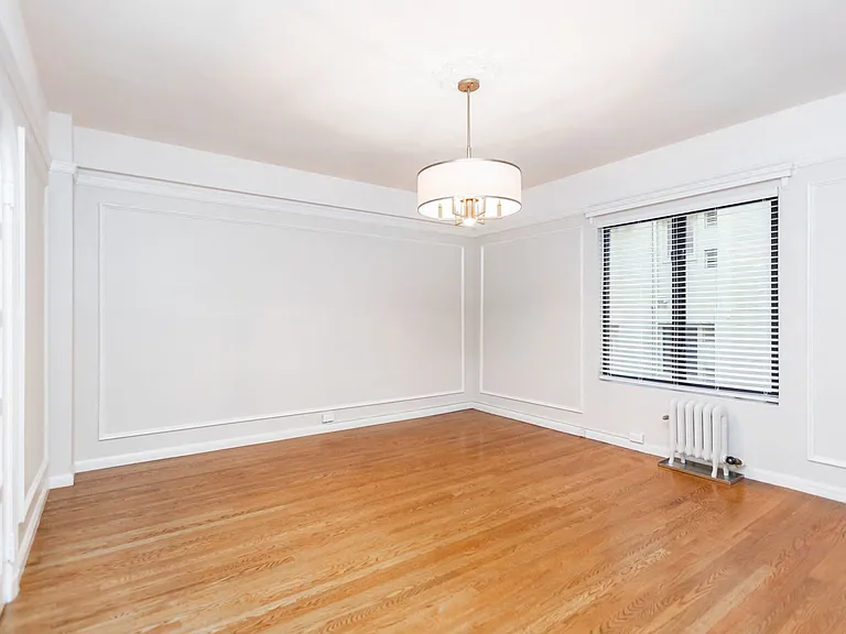 2275 Broadway — Photo 26