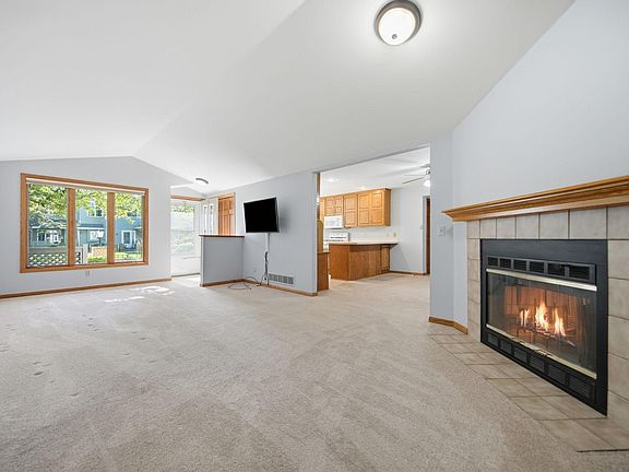 3rd image of 7807 W 110th St