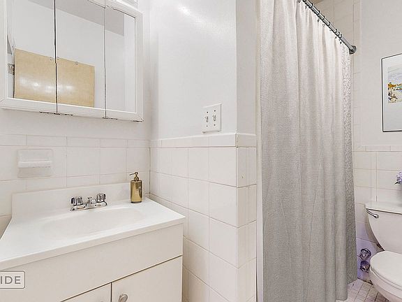 4th image of 428 E 89th St APT 3A