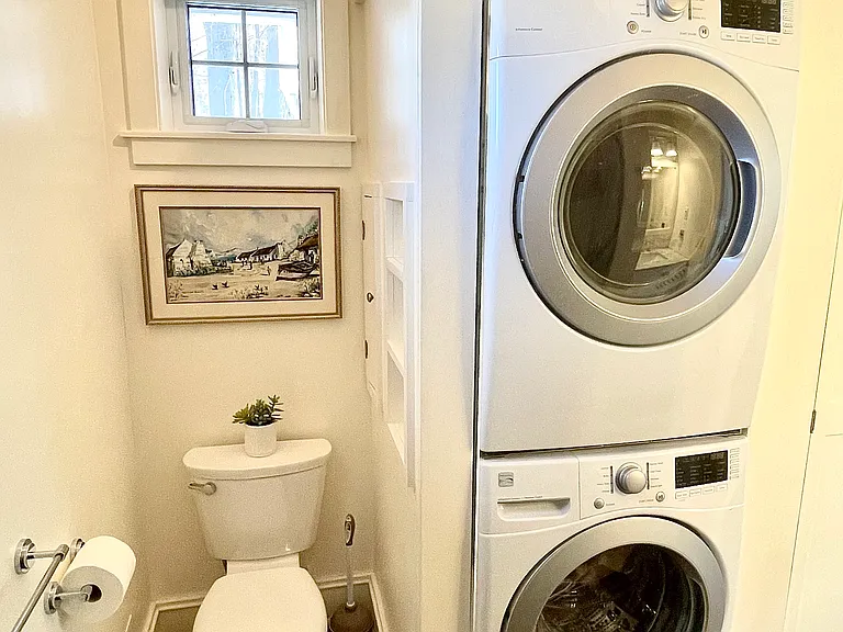 2737 Malletts Bay Ave #B — Photo 17