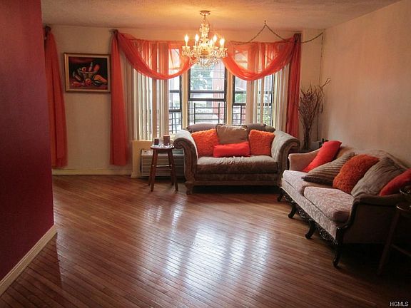 2nd image of 2835 Webb Ave APT 2E