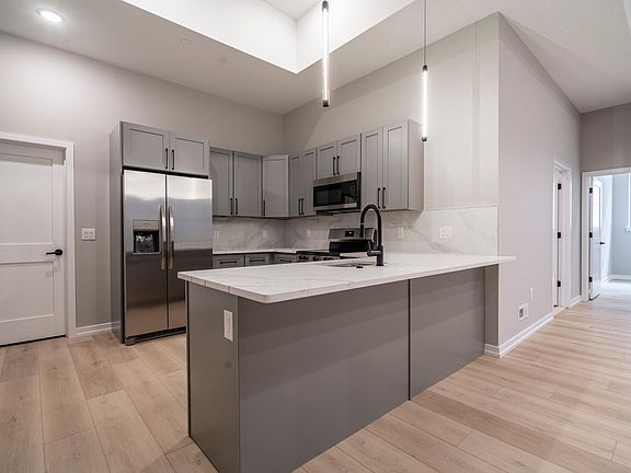4th image of 719 Dickinson St #1B
