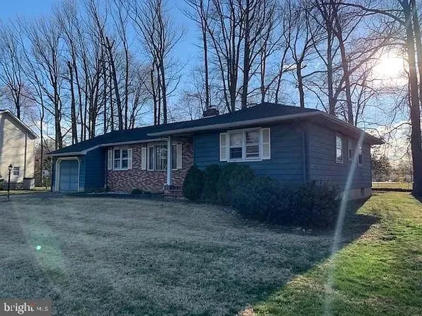 53 Florister Dr, Hamilton, NJ 08690