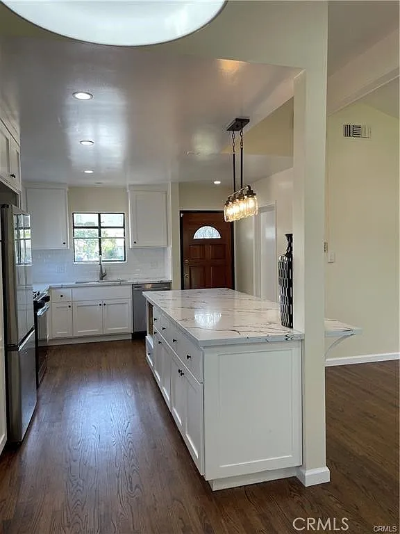 3 bed, 1274 sqft, $5,200 — Photo 4