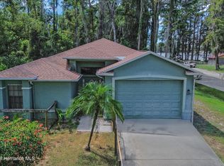 8977 Lake Dr, New Port Richey, FL 34654