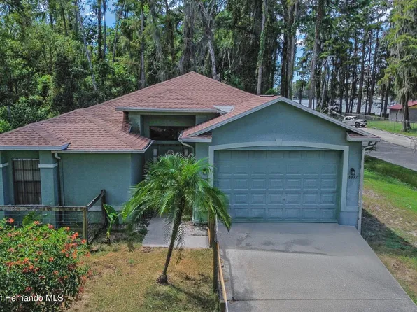 8977 Lake Dr, New Port Richey, FL 34654