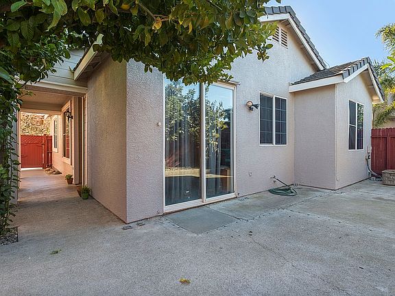 3rd image of 425 La Esperanza Dr