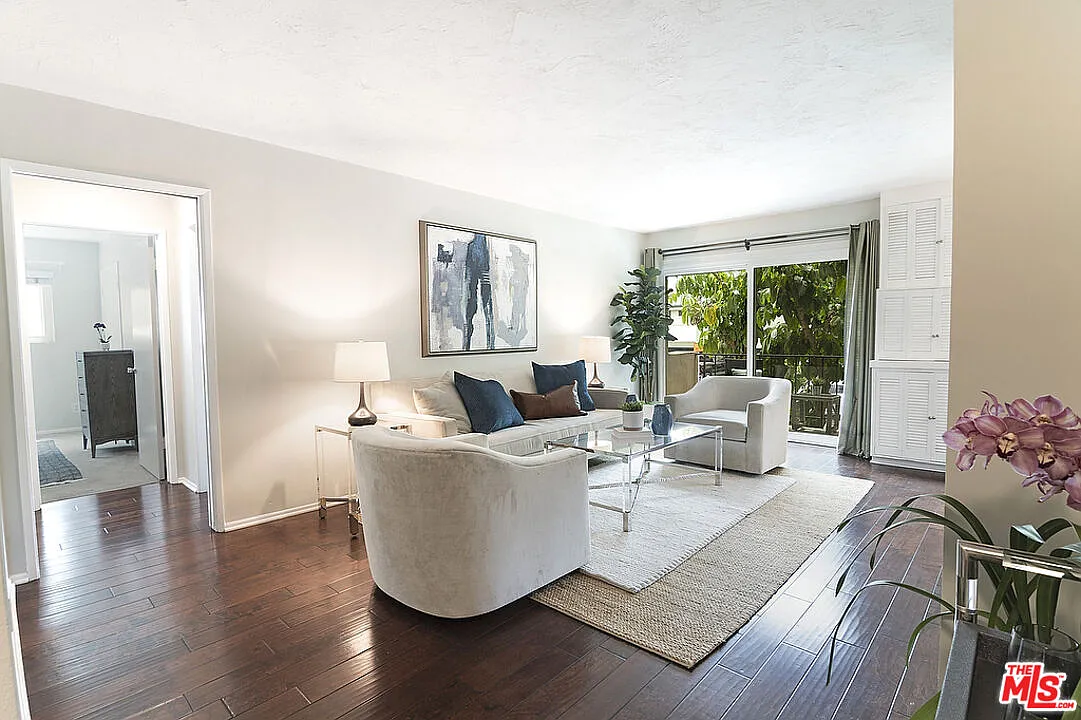 2 bed, 2.0 bath, 995 sqft, $4,000 — Photo 3
