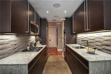 Rented by R New York