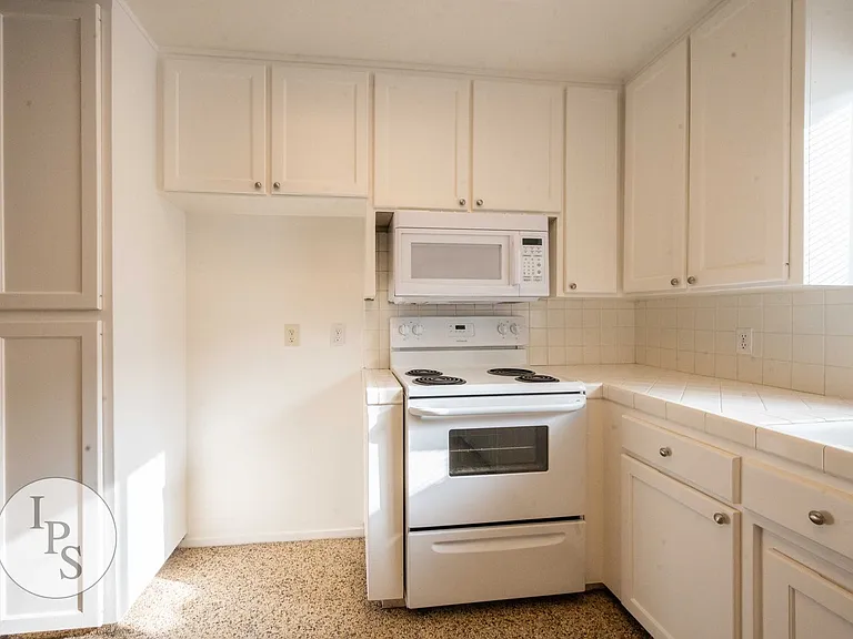 6691 N Constance Ave — Photo 5