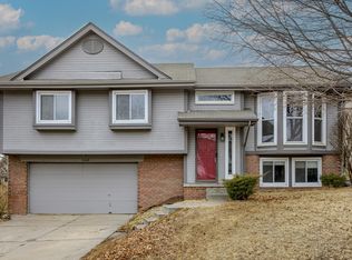 15419 Locust St, Omaha, NE 68116