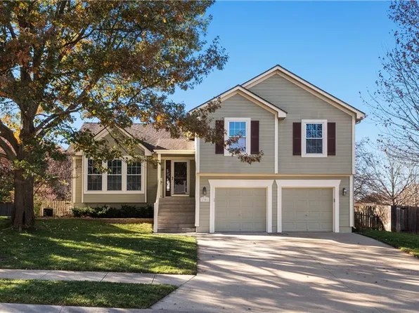 1306 Meadows Ln, Greenwood, MO 64034