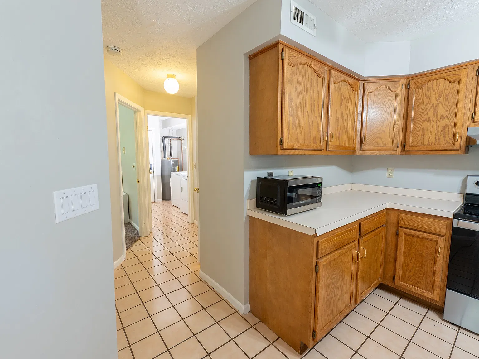 4 bed, 1896 sqft, $2,800 — Photo 3