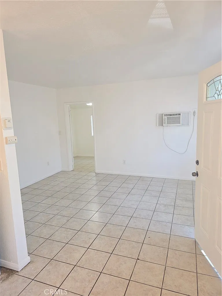 2 bed, 650 sqft, $1,750 — Photo 4