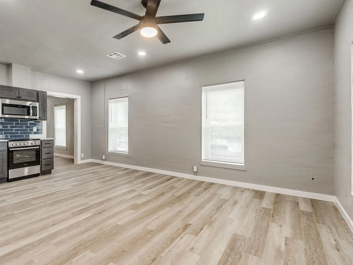 Building Photo - Gray Multi Unit