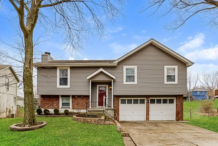 706 Autumn Dr — Photo 1