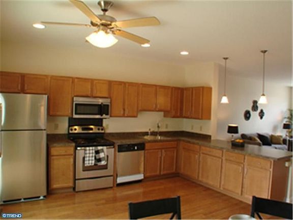 5th image of 426 Townsend St